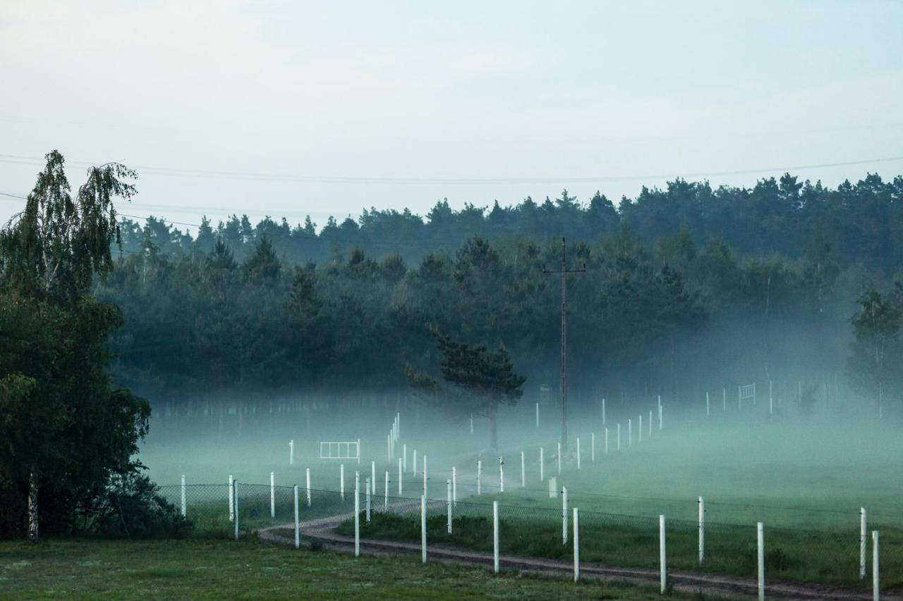 ホテル Noce I Dnie Postołowo エクステリア 写真