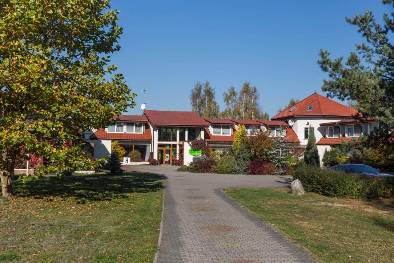 ホテル Noce I Dnie Postołowo エクステリア 写真